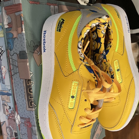 Size 5 Reebok minion edition - Picture 6 of 7